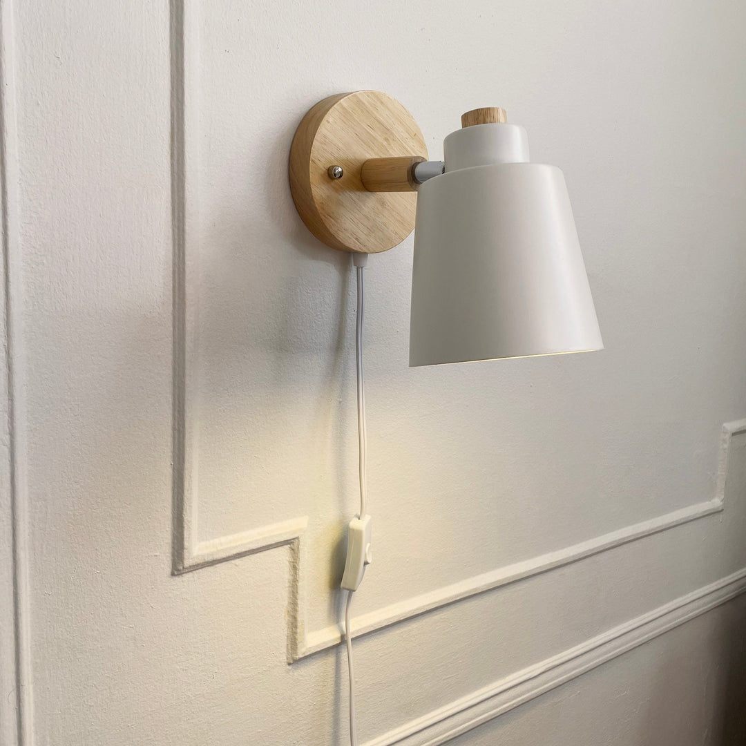Nordura Leeslamp met Stekker – Verstelbare Kap en Houten Wandplaat