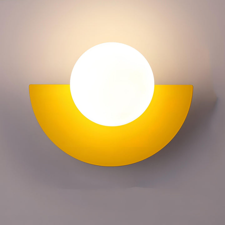 Lámpara de pared Arctiq – Diseño escandinavo hemisférico con iluminación LED integrada cálida