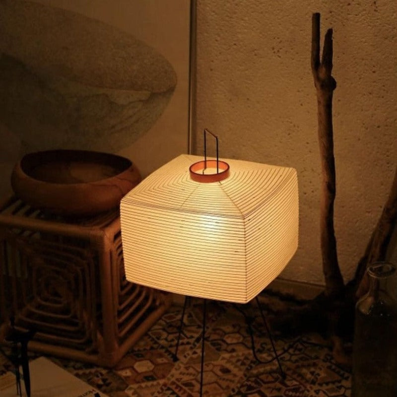 Lámpara de pie Yukari – Diseño japonés Wabi-Sabi con pantalla de papel de arroz y luz LED cálida