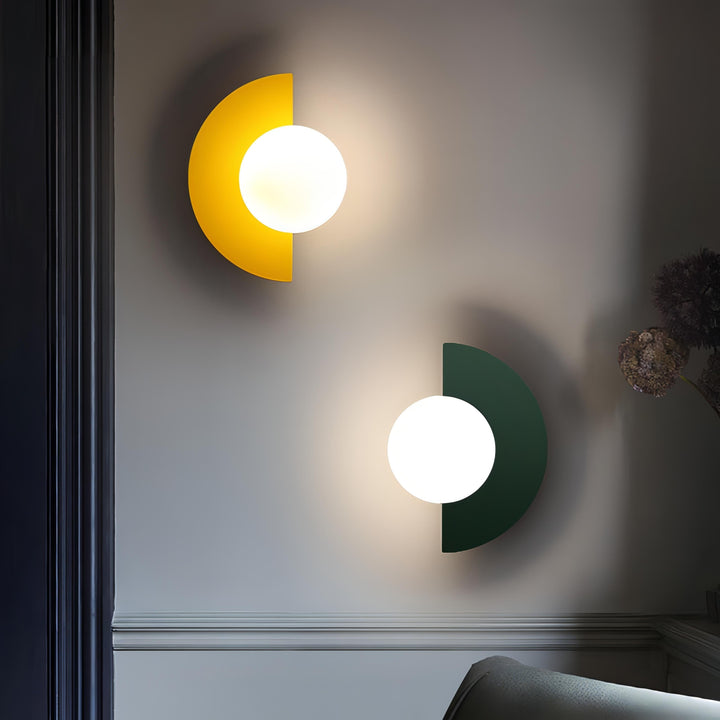 Lámpara de pared Arctiq – Diseño escandinavo hemisférico con iluminación LED integrada cálida