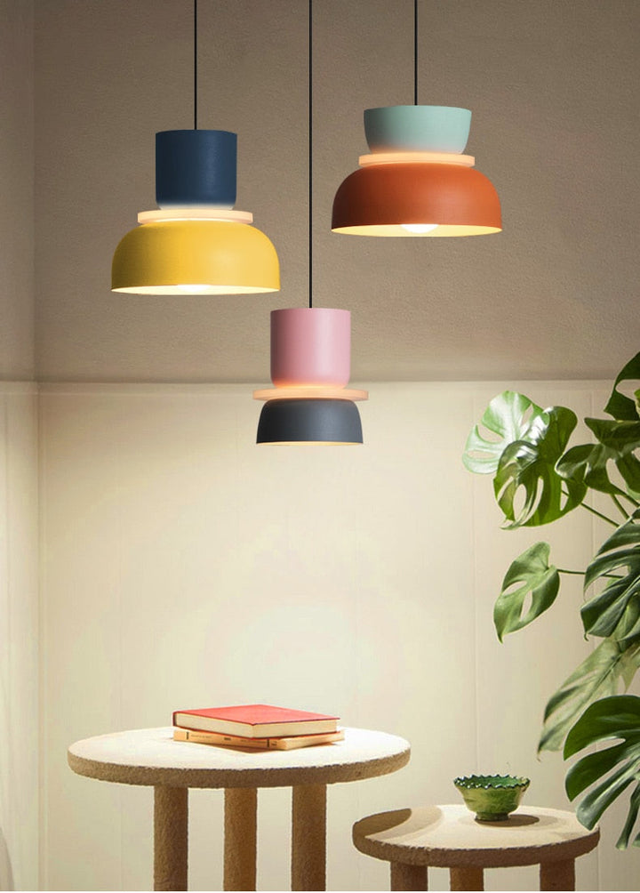 Lámpara colgante Lunora Saturn Halo – Aluminio moderno con acento colorido