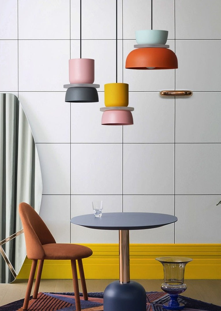 Lámpara colgante Lunora Saturn Halo – Aluminio moderno con acento colorido
