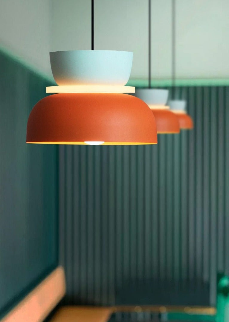 Lámpara colgante Lunora Saturn Halo – Aluminio moderno con acento colorido