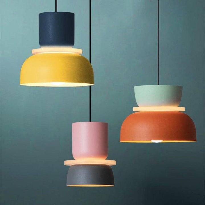 Lámpara colgante Lunora Saturn Halo – Aluminio moderno con acento colorido