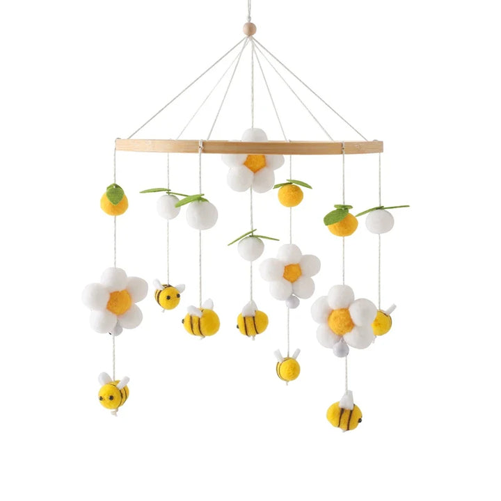 CuddleWood – Houten Baby Mobiel met Viltberen – Wiegdecoratie