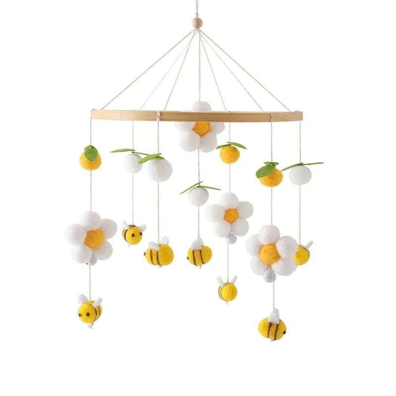 CuddleWood – Houten Baby Mobiel met Viltberen – Wiegdecoratie