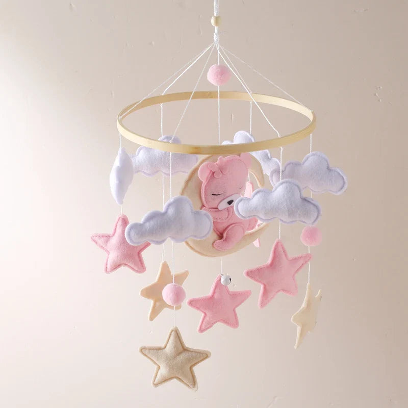 CuddleWood – Houten Baby Mobiel met Viltberen – Wiegdecoratie