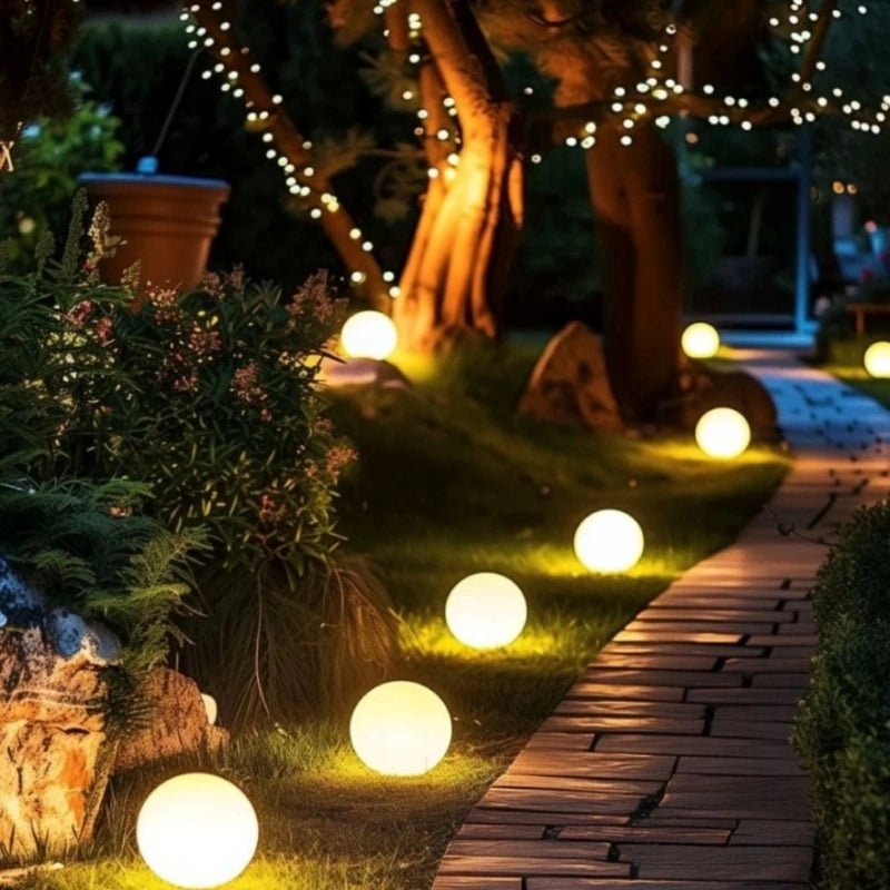 GlowSphere – Lampada da giardino sferica con 16 colori e telecomando