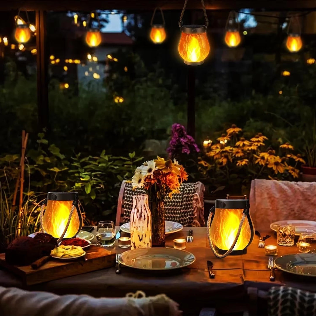 Solar tuinlantaarn (2 stuks) – LED-buitenverlichting met vlameffect en USB-C 2