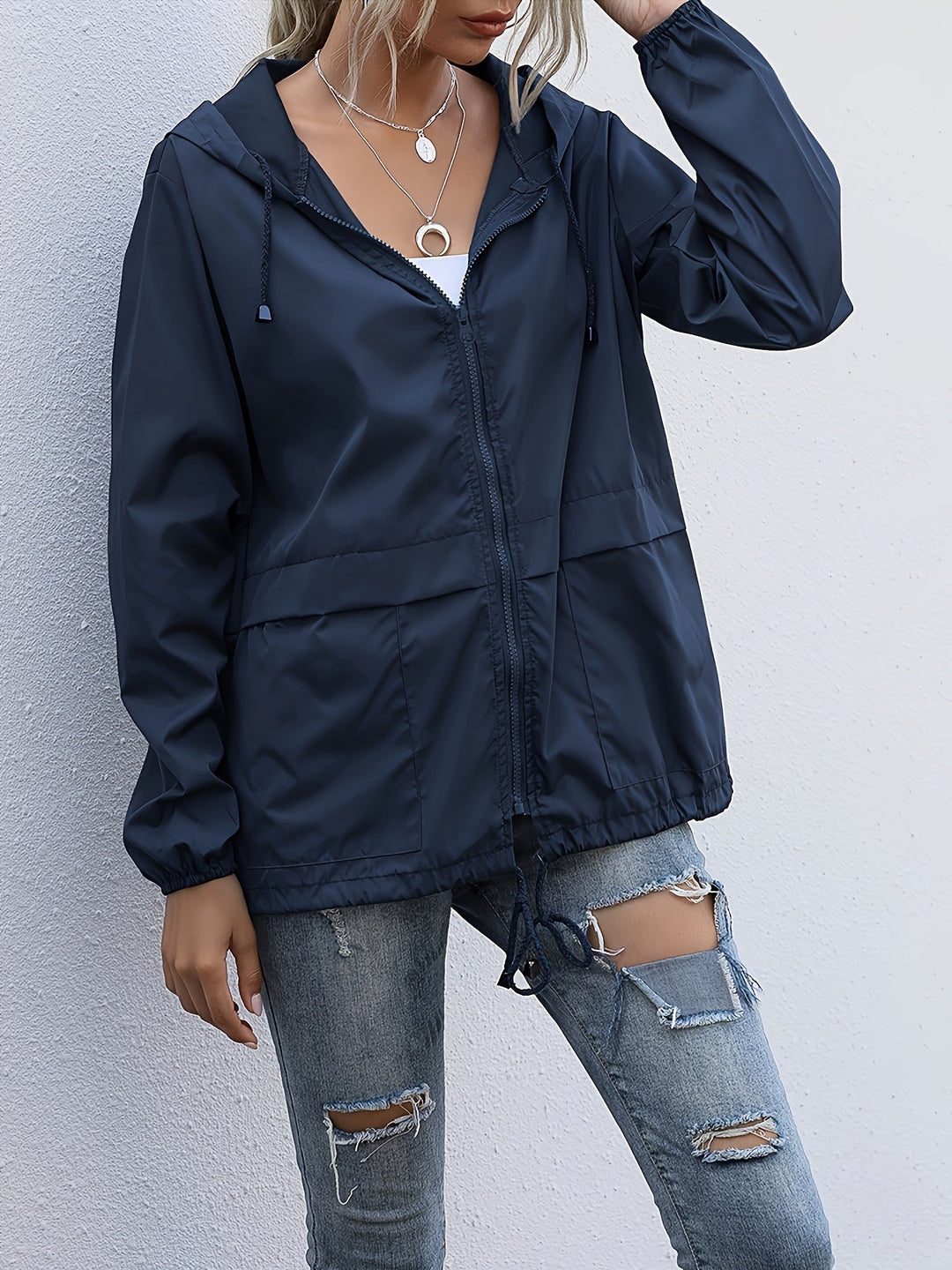 Elara – Chaqueta cortavientos con capucha – Moderna, versátil y resistente al agua