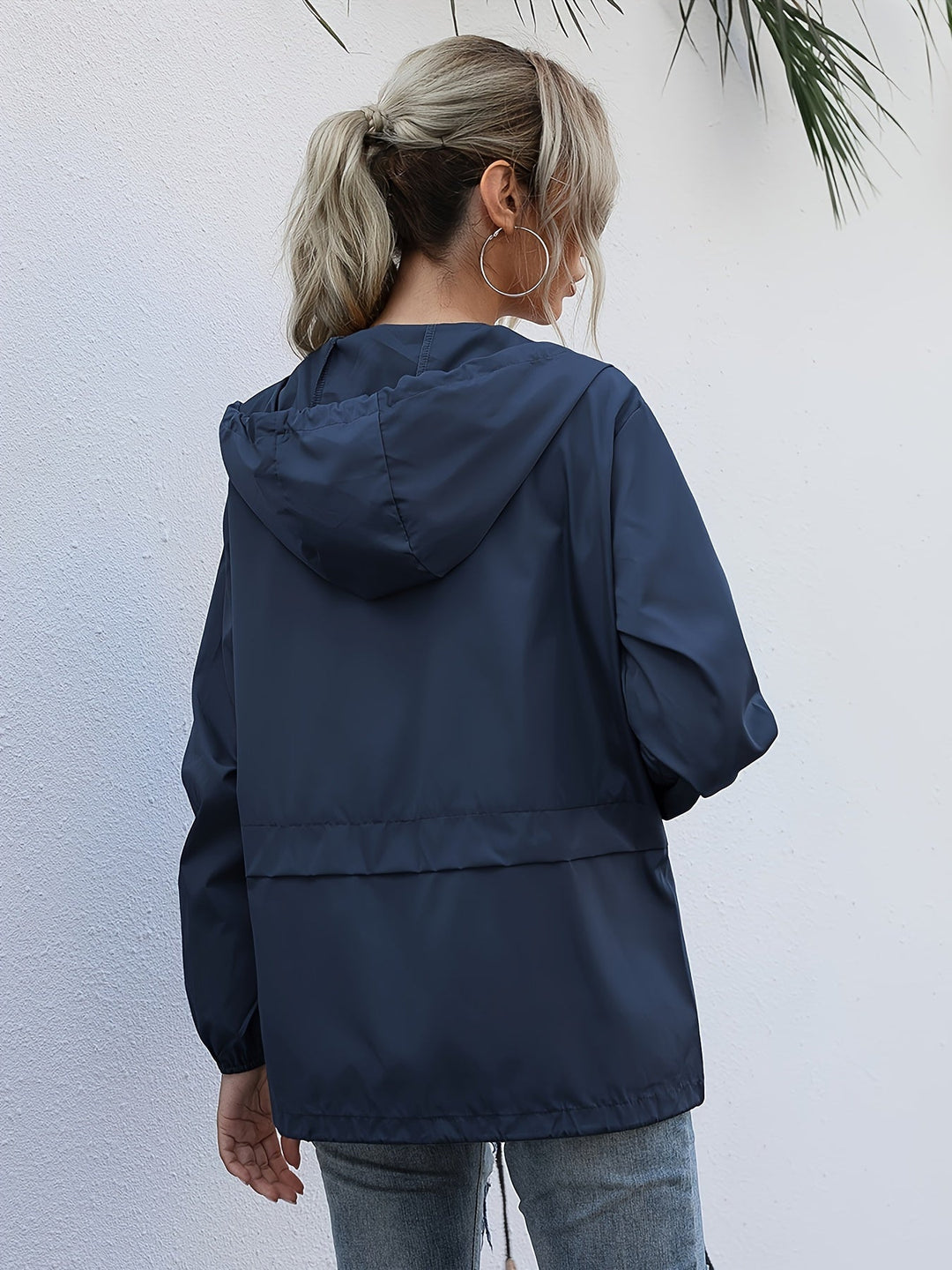 Elara – Chaqueta cortavientos con capucha – Moderna, versátil y resistente al agua