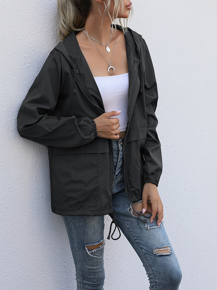 Elara – Chaqueta cortavientos con capucha – Moderna, versátil y resistente al agua