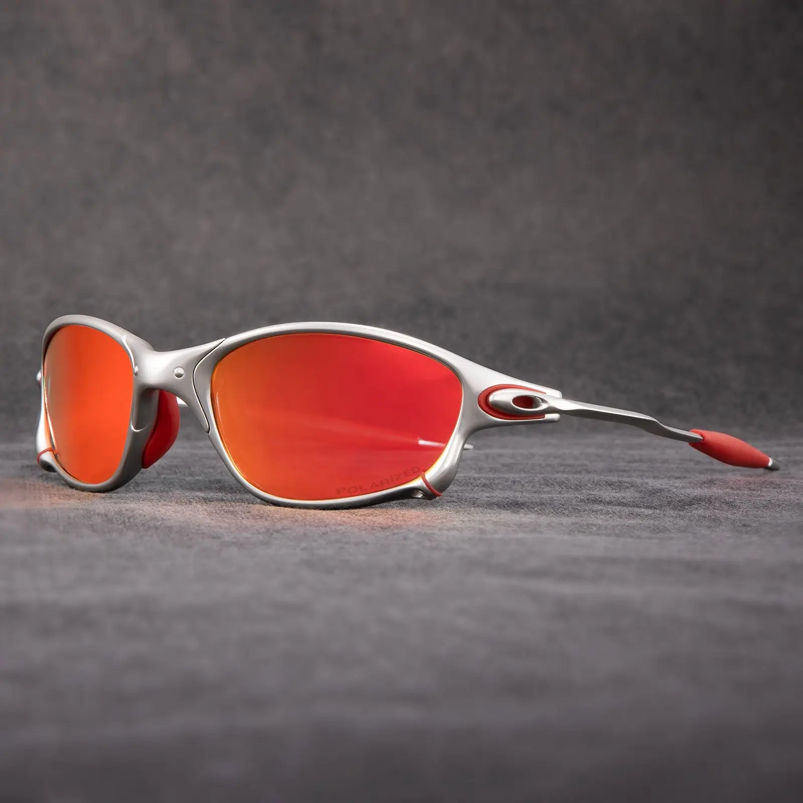 Sportieve Gepolariseerde Zonnebril – Metallic Montuur met Rode Glazen 1