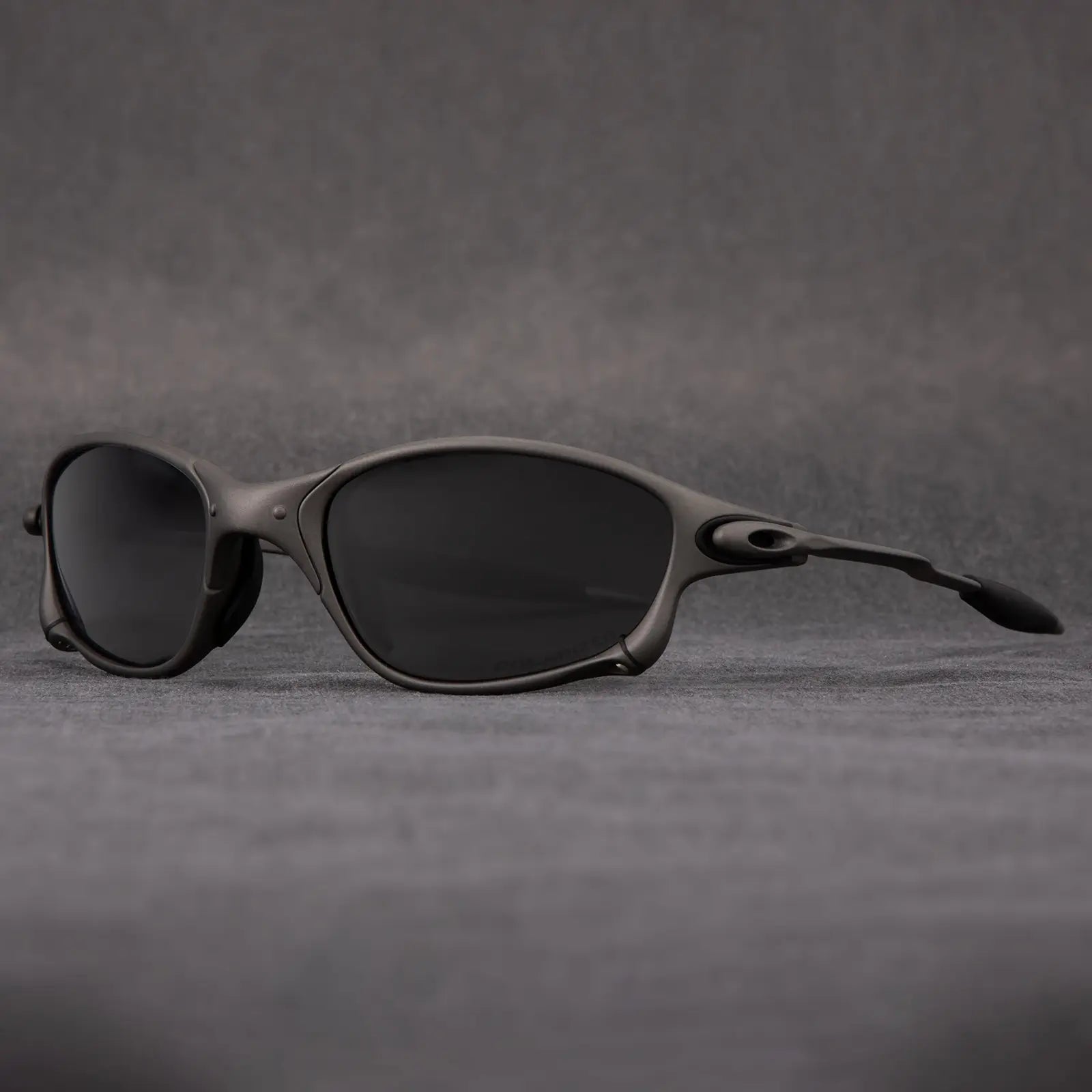 Sportieve Gepolariseerde Zonnebril – Metallic Montuur met Rode Glazen 7