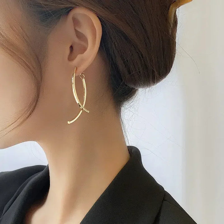 Elentara Lange Druppel Oorbellen – Goud of Zilver met Uniek Kruisboogdesign, Lichtgewicht &amp; Elegant Cadeau voor Vrouwen