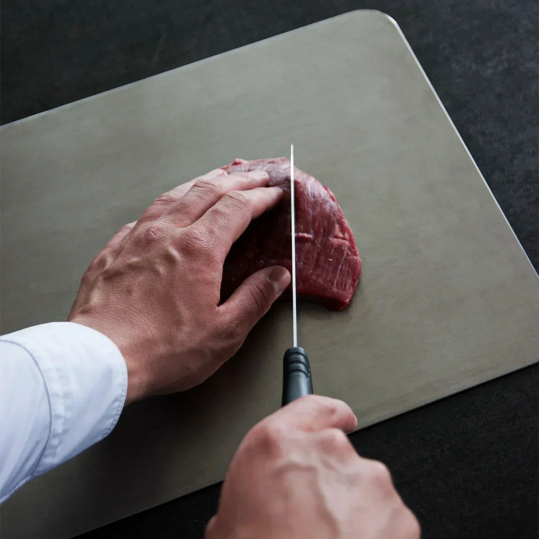 Tabla de cortar de titanio – Diseño de cocina duradero y fácil de mantener