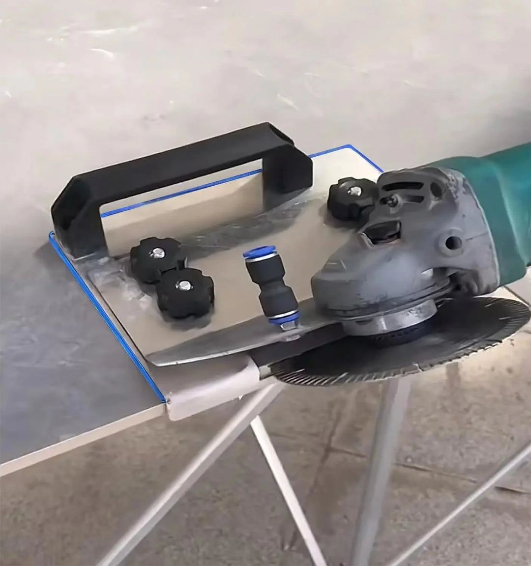 Tegelsnijhouder voor Haakse Slijper 45° Schuine Kanten RVS Verstelbaar Precisie Tegelbewerking Badkamer Keuken Renovatie Compact Vibratievrij | Sansoti 3