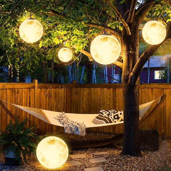 Tuinhanglamp in de vorm van een maan 0