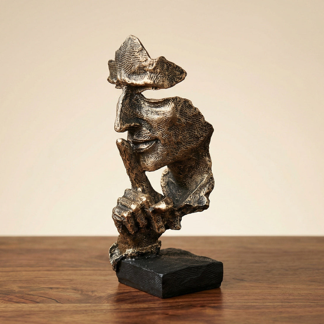 Abstracte Gouden Sculptuur – Moderne Scandinavische Decoratie met Artistieke Uitstraling Vestragear