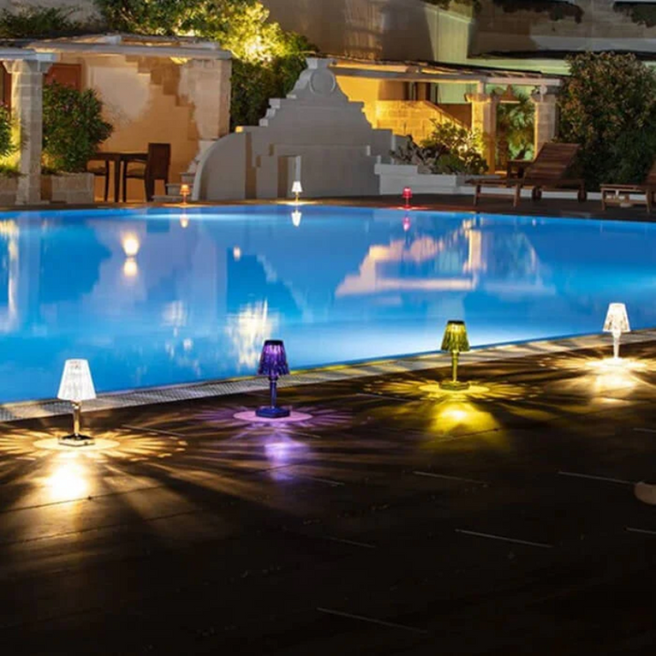 CrystalLuxe Lámpara de mesa – Lámpara de cristal de lujo con luz blanca cálida y acabado elegante