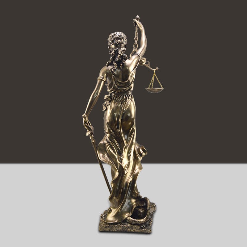 Veridica | Godin van Justitie-beeld – Elegante decoratieve sculptuur van Lady Justice 3