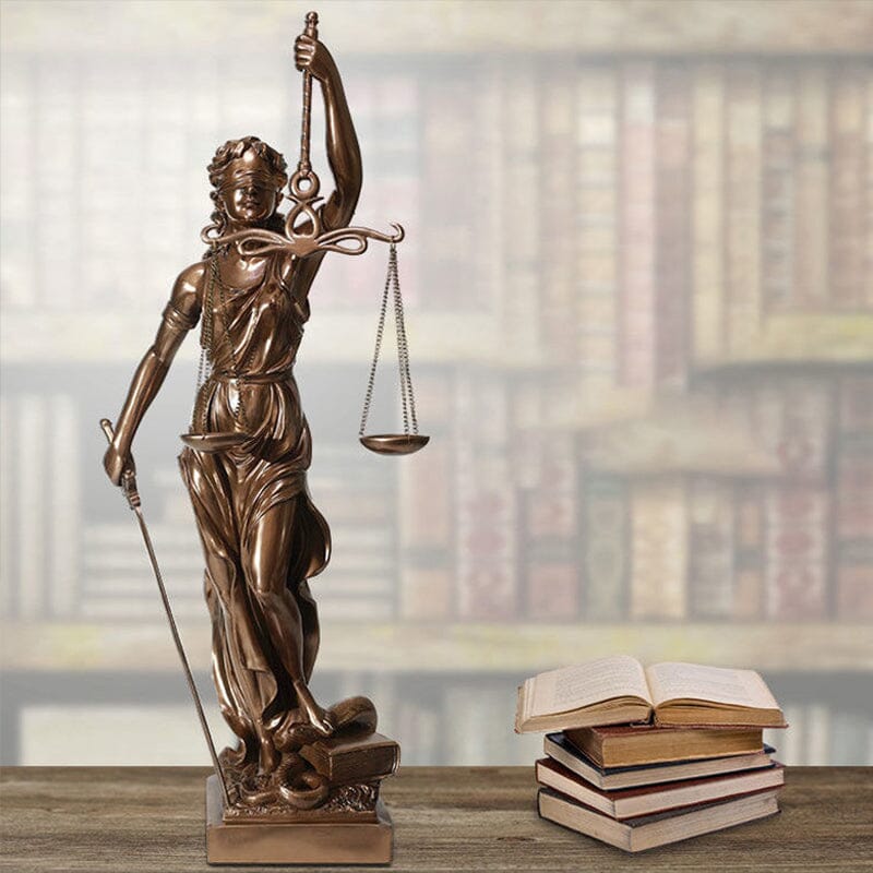 Veridica | Godin van Justitie-beeld – Elegante decoratieve sculptuur van Lady Justice 4