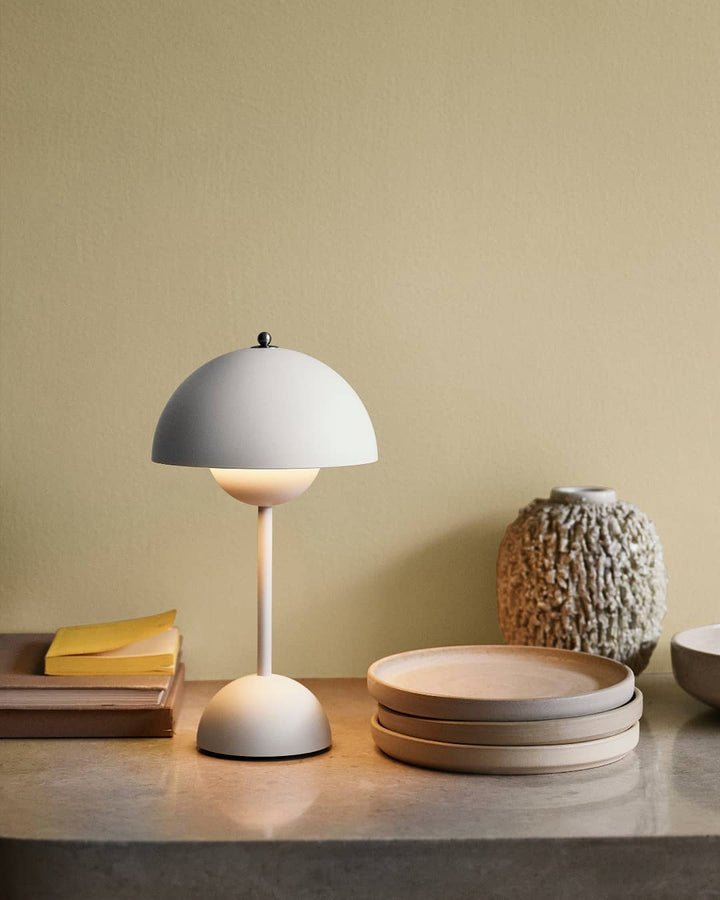 Lumiretro Umbrilight Lámpara de Mesa – Pantalla de Lámpara Retro, Luz LED Cálida y Estilo Clásico