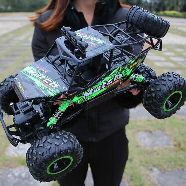 Camión monstruo RC 4x4 – Potente tracción, carrocería resistente y agarre todoterreno