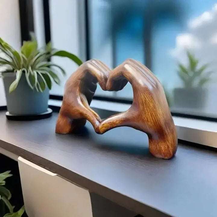 Luniver Beeldje – Handgemaakt houten hartornament met natuurlijke houtnerf en warme uitstraling