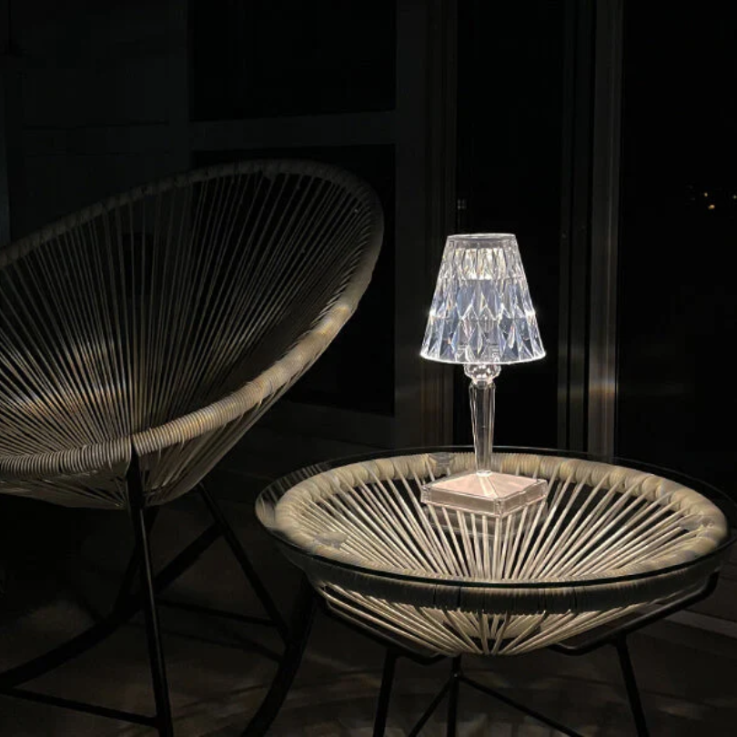 CrystalLuxe Lámpara de mesa – Lámpara de cristal de lujo con luz blanca cálida y acabado elegante