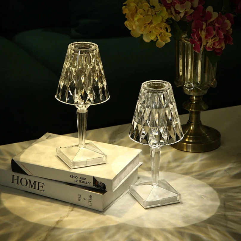 CrystalLuxe Lámpara de mesa – Lámpara de cristal de lujo con luz blanca cálida y acabado elegante