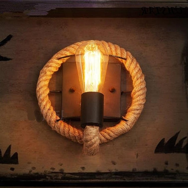 IronWeave – Lámpara de Pared de Cuerda Vintage – Iluminación Industrial Retro